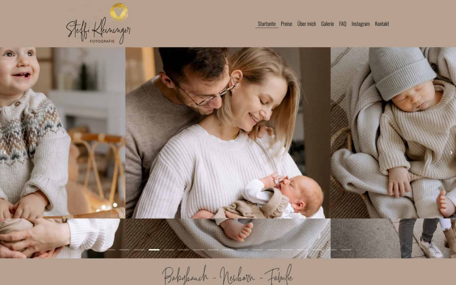 Ein herzerwärmendes Foto einer Familie, die ihr entzückendes Baby in den Armen hält, perfekt für Webdesign-Enthusiasten in Augsburg.
