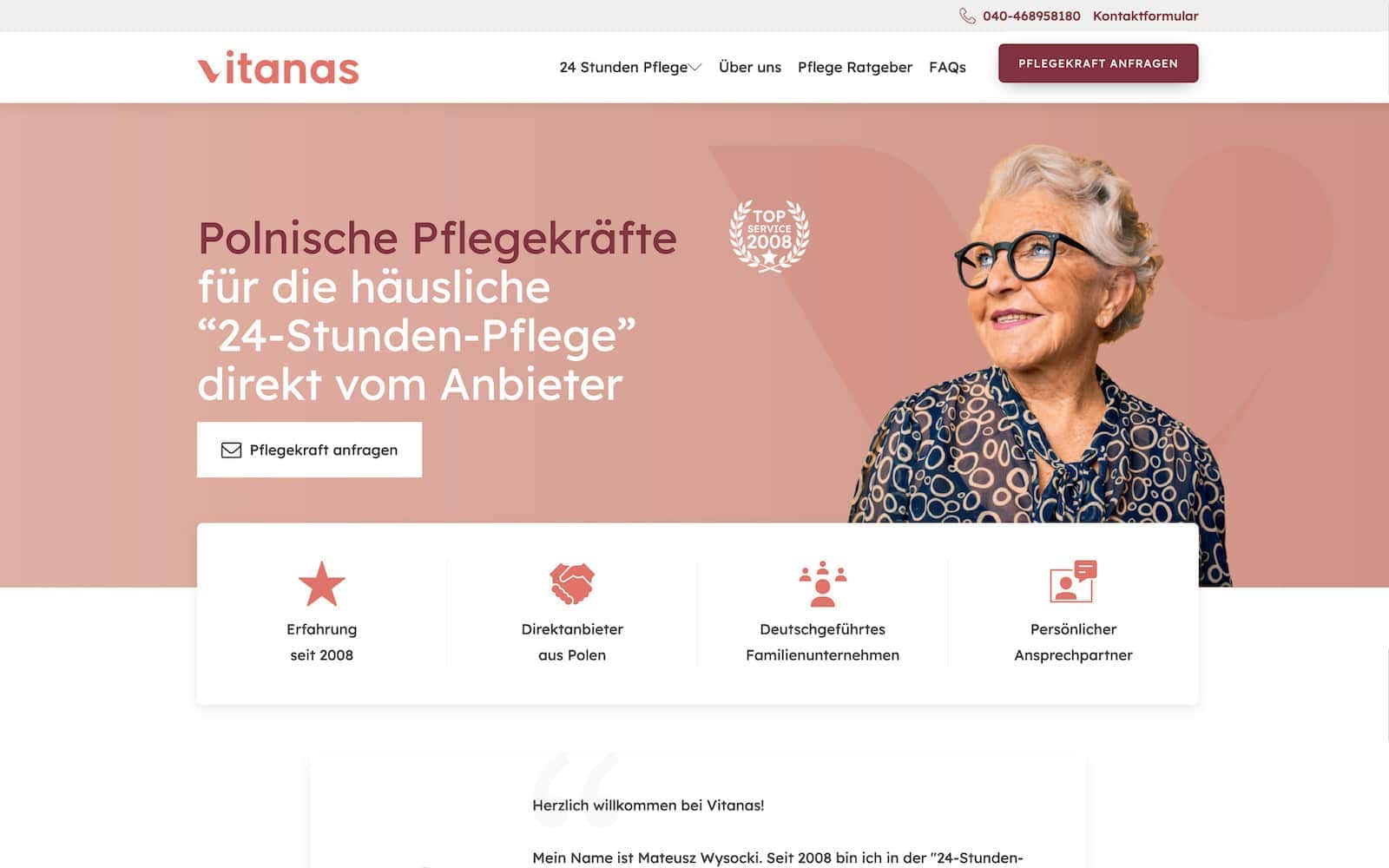 Eine Webdesign-Website mit Sitz in Augsburg, die ein lebendiges Bild einer Frau mit Brille zeigt.